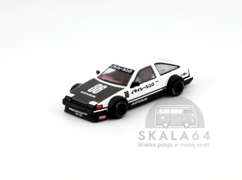 Model samochodu Toyota AE86 Sprinter Trueno Kaido Street V1 w skali 1:64 - przód