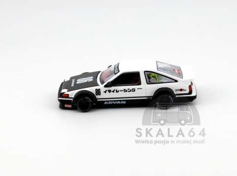 Model samochodu Toyota AE86 Sprinter Trueno Kaido Street V1 w skali 1:64 - bok