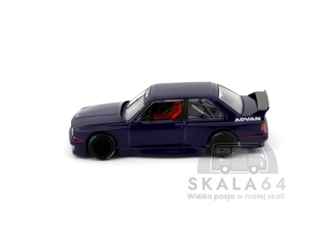 Model samochodu BMW M3 E30 Kaido GT V2 w skali 1:64 - bok