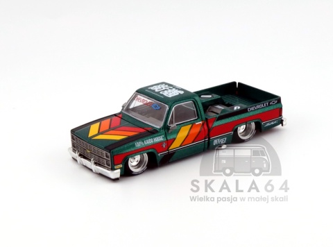 Model samochodu Chevrolet Silverado Kaido Works V3 w skali 1:64 - przód