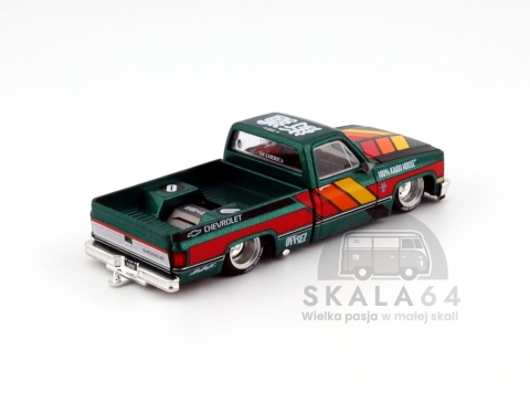 Model samochodu Chevrolet Silverado Kaido Works V3 w skali 1:64 - tył