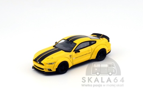 Model samochodu LB-WORKS Ford Mustang Triple Yellow w skali 1:64 - przód