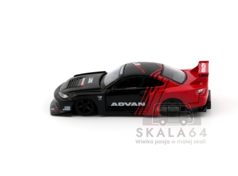 Model samochodu Nissan LB-Super Silhouette S15 Silvia ADVAN w skali 1:64 - bok