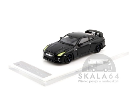 MOTORHELIX Nissan GT-R R35 Black Carbon with Customized Headlights 1:64