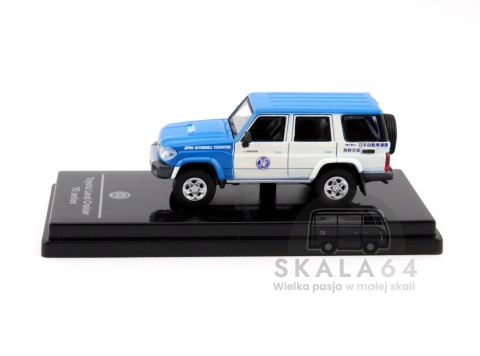 Model samochodu Toyota Land Cruiser 76 JAF w skali 1:64 - bok