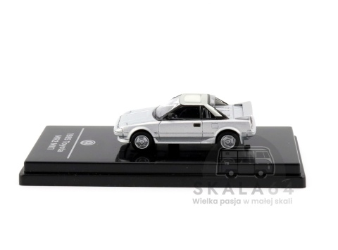 Model samochodu Toyota MR2 MK1 Super Silver Metallic w skali 1:64 - bok