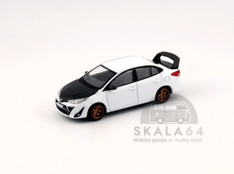 Model samochodu Toyota GR Vios White w skali 1:64 - przód