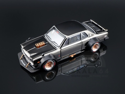 Model samochodu Nissan Skyline GT-R V8 Drift Hakosuka Dark Chrome w skali 1:64 - black