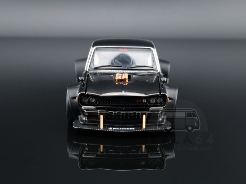 Model samochodu Nissan Skyline GT-R V8 Drift Hakosuka Dark Chrome w skali 1:64 - black
