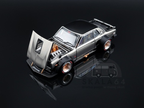 Model samochodu Nissan Skyline GT-R V8 Drift Hakosuka Dark Chrome w skali 1:64 - black