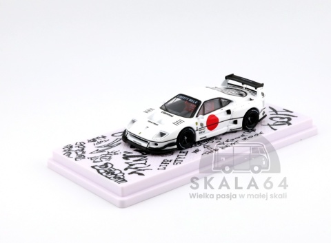 Model samochodu LBWK Ferrari F40 Liberty Walk Tokyo Auto Salon 2023 w skali 1:64 - przód