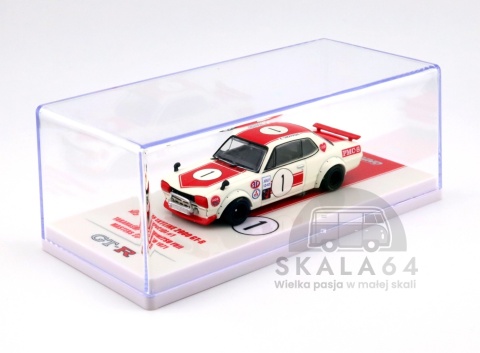 Model samochodu Nissan Skyline 2000 GT-R KPGC10 #1 Takahashi Kunimitsu Fuji Masters 250 km 1971 White / Red w skali 1:64 - gablotka
