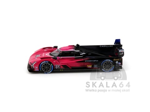 Model samochodu Cadillac V-Series.R #01 2024 IMSA Petit Le Mans Cadillac Racing w skali 1:64 - bok