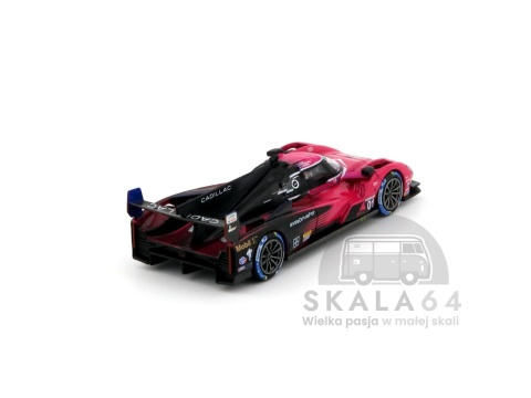 Model samochodu Cadillac V-Series.R #01 2024 IMSA Petit Le Mans Cadillac Racing w skali 1:64 - tył