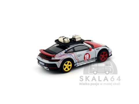Model samochodu Porsche 911 Dakar Uncle Rally w skali 1:64 - tył