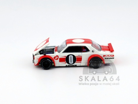 Model samochodu Nissan Skyline 2000 GT-R KPGC10 Kaido Works V2 w skali 1:64 - maska