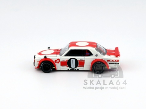 Model samochodu Nissan Skyline 2000 GT-R KPGC10 Kaido Works V2 w skali 1:64 - bok