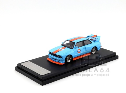 Model samochodu BMW 3 LTO E30 Limited Edition GULF Blue Orange w skali 1:64 - przód