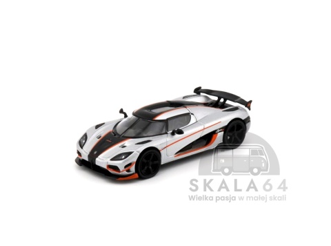 Model samochodu Koenigsegg Agera RS Moon Silver / Black w skali 1:64 - przód