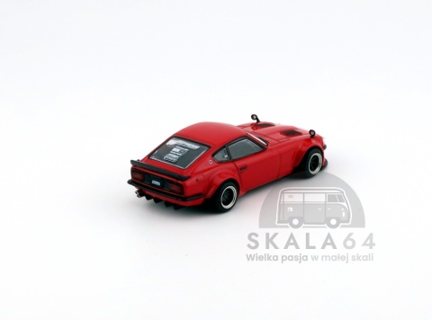 Model samochodu Nissan Fairlady Z S30 Widebody Red JONSIBAL Designworks w skali 1:64 - tył