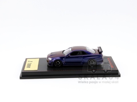 Model samochodu Nissan Skyline R34 GT-R Nismo Midnight Purple III 1:64 w skali 1:64 - bok