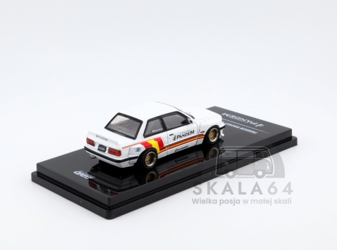 Model samochodu BMW E30 Pandem Rocket Bunny Matt White Diecast Con Madrid 2026 Event Edition 2026 w skali 1:64 - tył