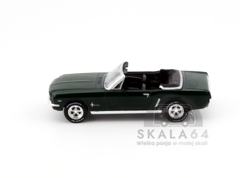 Model samochodu Ford Mustang Convertible 1964 Highland Green w skali 1:64 - bok