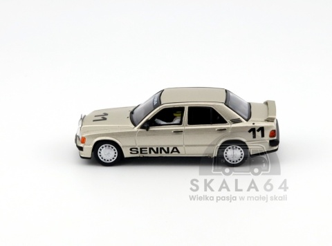 Model samochodu Mercedes-Benz 190 E 2.3-16 #11 1984 Nurburgring Race of Champions with Figure Ayrton Senna w skali 1:64 - bok