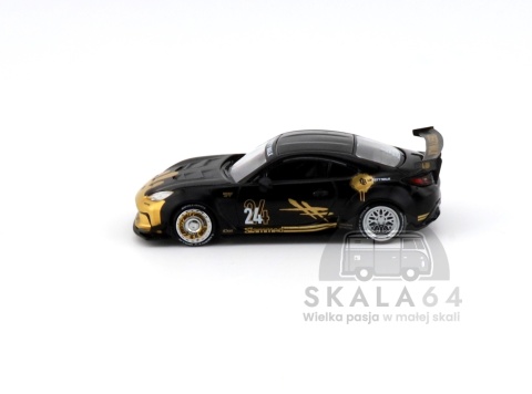 Model samochodu Toyota GR86 LB Nation Black / Gold w skali 1:64 - bok