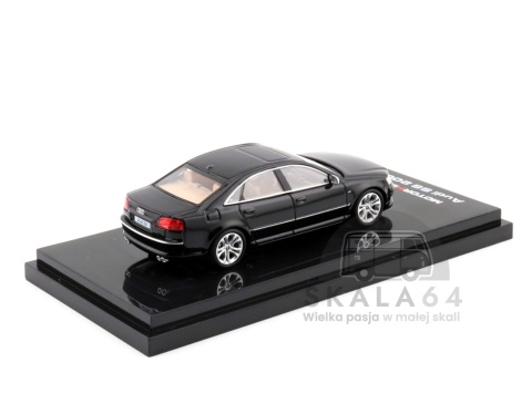 Model samochodu Audi A8 L W12 Quattro 2008 Brilliant Black w skali 1:64 - tył
