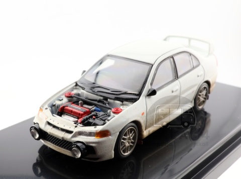 MOTORHELIX Mitsubishi Lancer Evolution IV GSR - muddy & rally lights 1:64