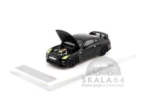 MOTORHELIX Nissan GT-R R35 Black Carbon with Customized Headlights 1:64