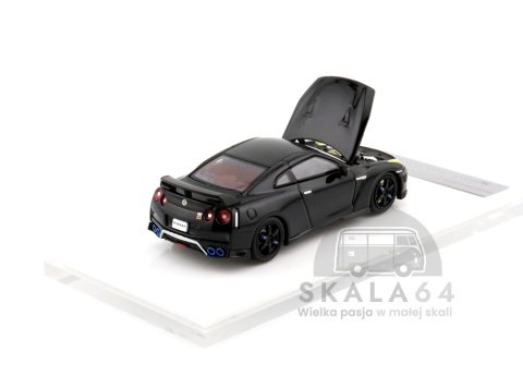 MOTORHELIX Nissan GT-R R35 Black Carbon with Customized Headlights 1:64