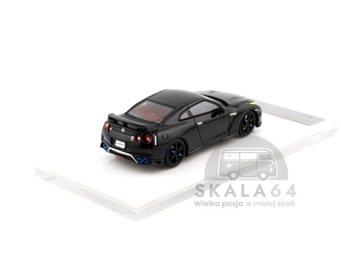 MOTORHELIX Nissan GT-R R35 Black Carbon with Customized Headlights 1:64