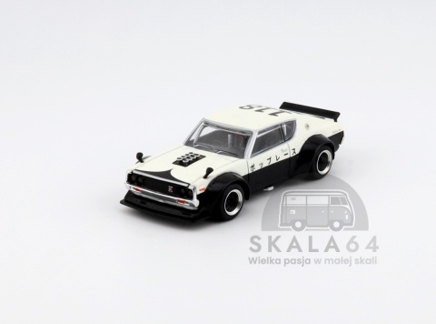 Model samochodu Nissan Skyline KPGC110 Kenmeri NPA Style w skali 1:64 - przód