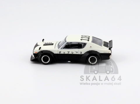 Model samochodu Nissan Skyline KPGC110 Kenmeri NPA Style w skali 1:64 - bok