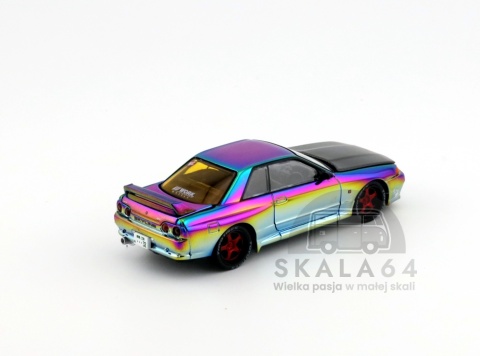 Model samochodu Nissan Skyline GT-R R32 Magic Chrome Vancouver Edition w skali 1:64 - tył