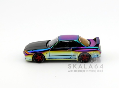 Model samochodu Nissan Skyline GT-R R32 Magic Chrome Vancouver Edition w skali 1:64 - bok