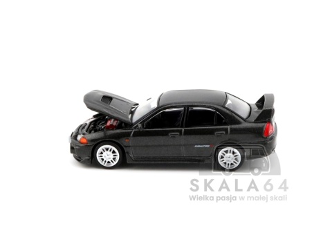 Model samochodu Mitsubishi Lancer Evolution EVO IV Dark Grey w skali 1:64 - maska