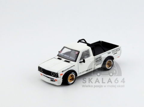 Model samochodu Pandem Datsun 620 White w skali 1:64 - przód