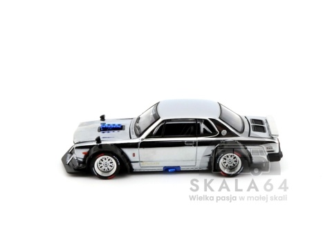 Model samochodu Nissan Skyline GT-R V8 Drift Hakosuka Silver Chrome Hong Kong ToyCar Salon w skali 1:64 - bok