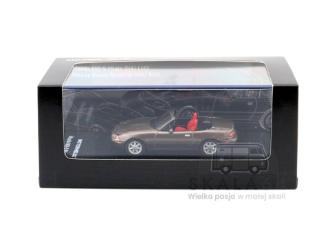 Model samochodu Mazda MX-5 Miata NA Spider Roadster LHD Metallic Brown w skali 1:64 - pudełko