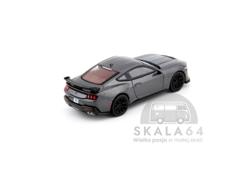 Model samochodu Ford Mustang Dark Horse Carbonized Gray w skali 1:64 - tył