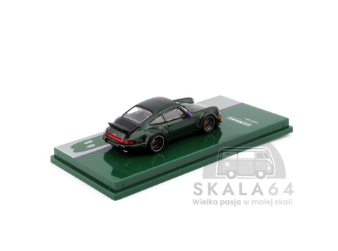 Model samochodu Porsche 911 RWB 964 Green RAUH-Welt Begriff w skali 1:64 - tył