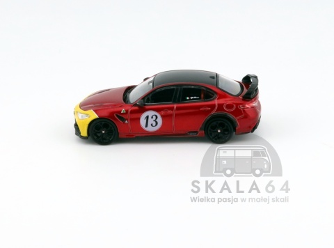 Model samochodu Alfa Romeo Giulia GTAm Red / Yellow w skali 1:64 - bok