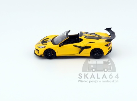 Model samochodu 2025 Chevrolet Corvette ZR1 Yellow HEC 2025 Limited Edition w skali 1:64 - bok