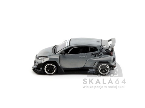 Model samochodu Pandem Toyota GR Yaris Raw Metal Hong Kong ToyCar Salon w skali 1:64 - bok