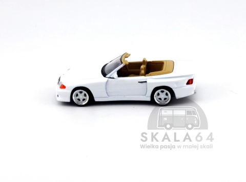 Model samochodu Mercedes-Benz SL 500 Koenig Specials White w skali 1:64 - bok