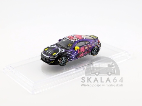 Model samochodu Creations Toyota GR86 x Gloomy Bear Macau Grand Prix 2025 #17 Thomas Chak w skali 1:64 - przód