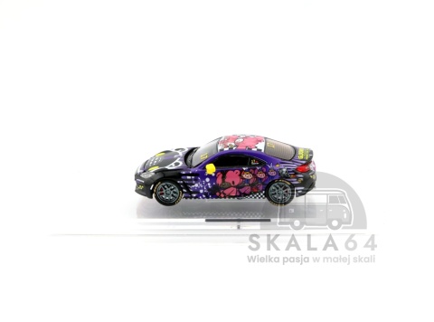 Model samochodu Creations Toyota GR86 x Gloomy Bear Macau Grand Prix 2025 #17 Thomas Chak w skali 1:64 - bok